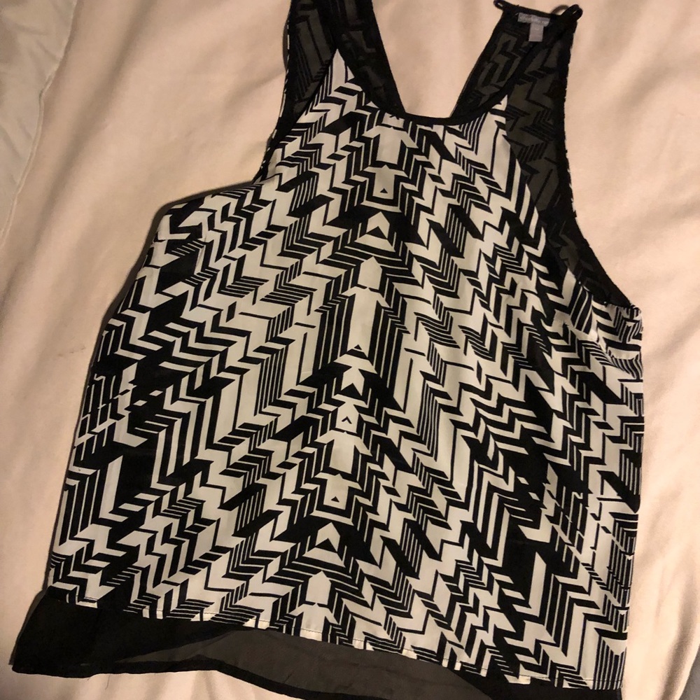 B&W Abstract Zig Zag top